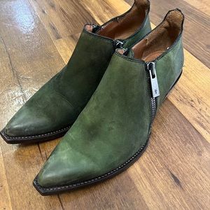 Green Frye Boots 9.5 womens shootie/ booties